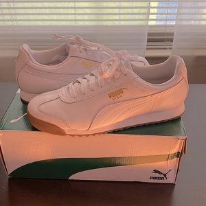 This classic puma shoe has one wear to them.Will be shipped as soon as possible.